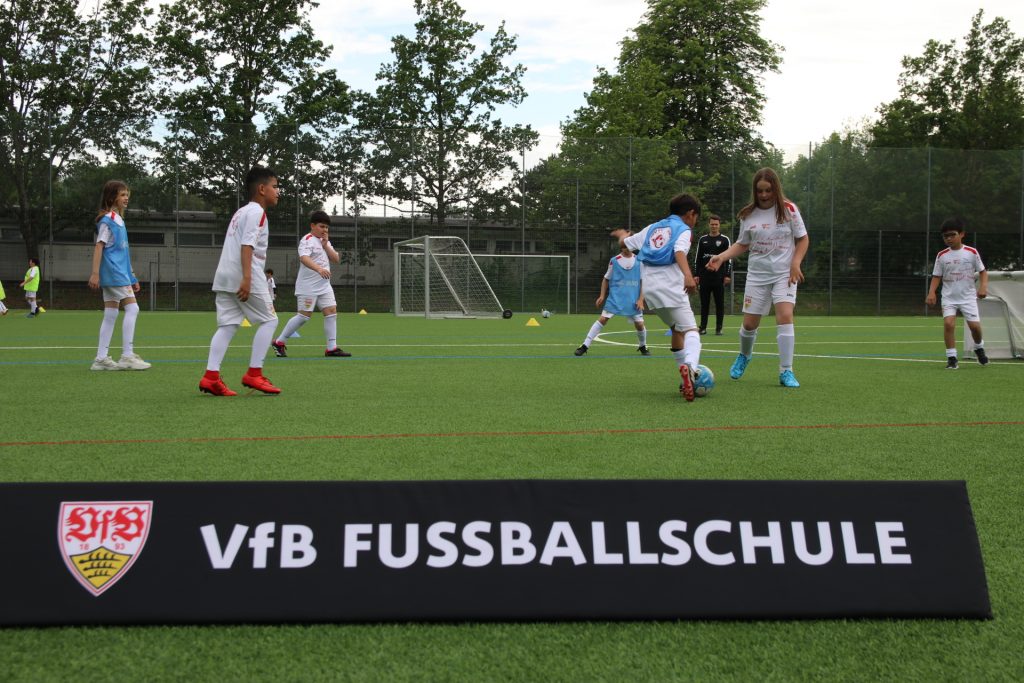 Fußballtraining im Fußball- und Naturschutzcamp der VfB Fußballschule zusammen mit dem NABU im Mai 2024