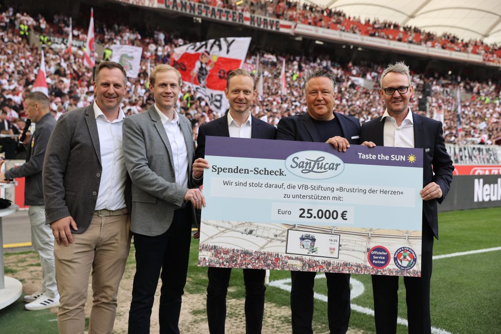 Spendenübergabe von SanLucar an die VfB Stiftung