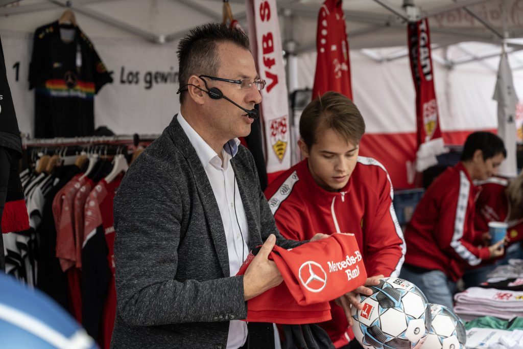 Tombola von Stars4Kids bei einem VfB-Heimspiel